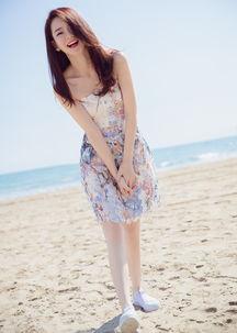 戚薇海滩照片,尽显夏日风情与时尚魅力